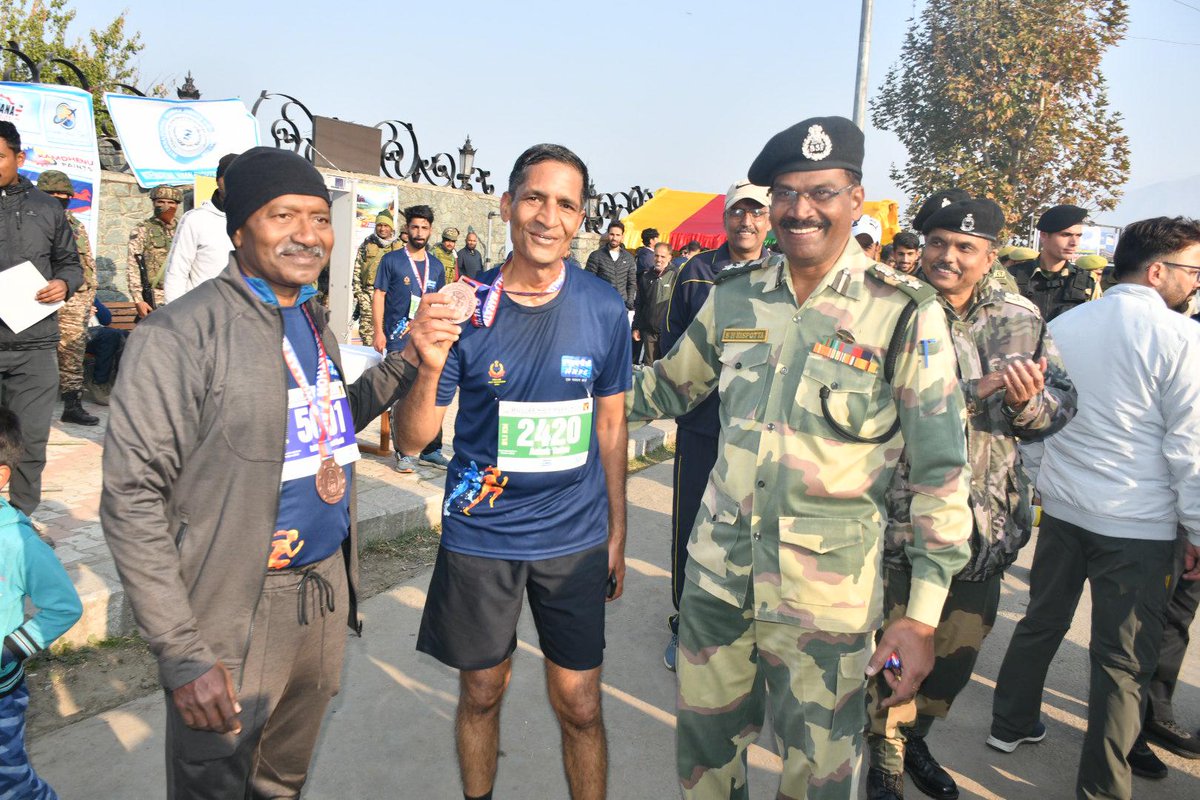 PehnoK's tweet photo. Beautiful and proud moments from the 'Wular Half Marathon' where local youth &amp; #BSF warrior ran side-by-side for Wular Lake's future. 🌿💦 #RunForNature  #RunWithBordermen #YouthEmpowerment #SaveWular #INDvNZ #BhaiDooj https://t.co/PGR0aNVklM