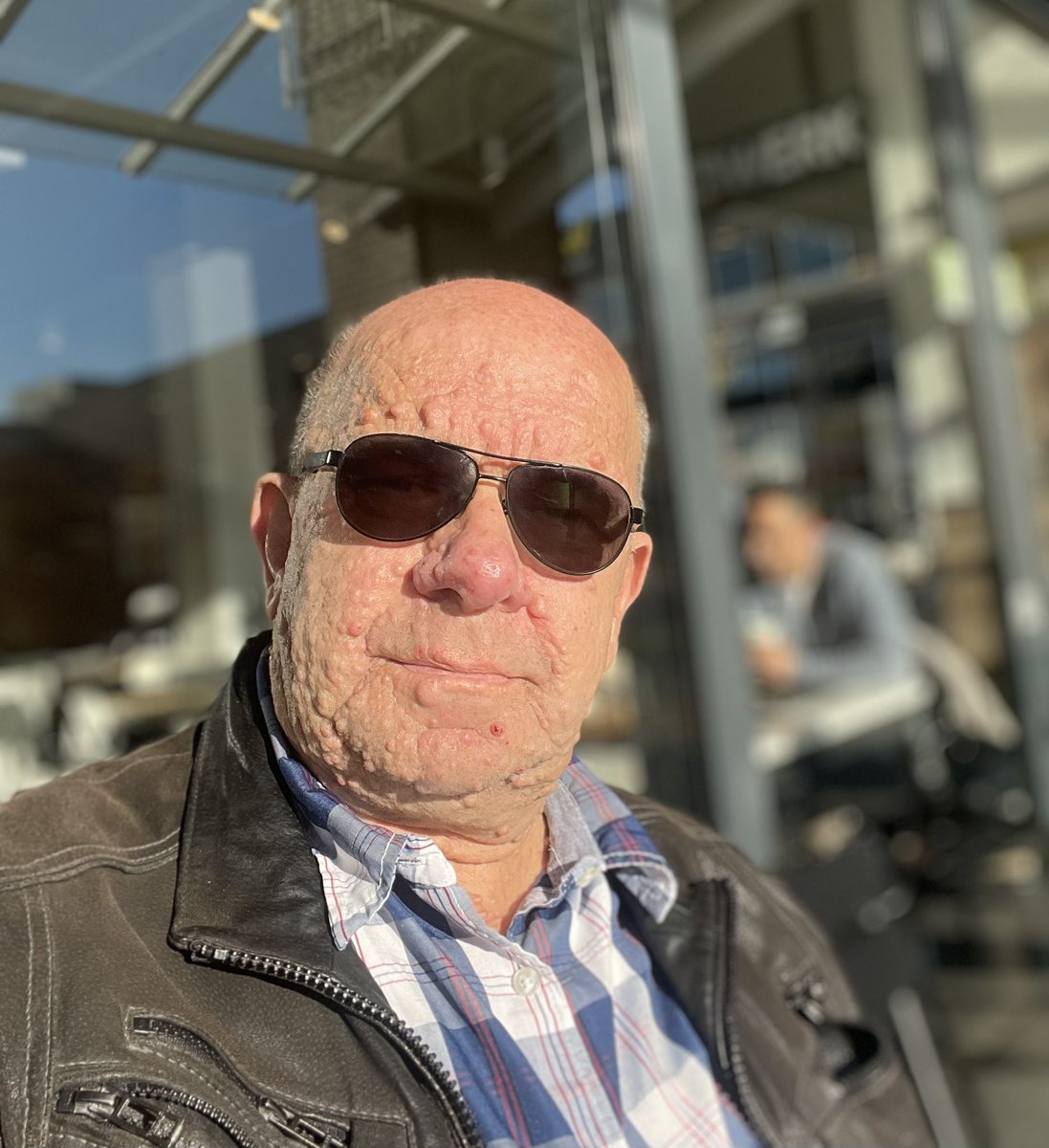 SchoppenRobert's tweet photo. Een dagje naar #AlmereCentrum ๐ Daar is #koopzondag. Maar eerst naar #BackWerk om voor een #saucijzenbroodje & kopje #thee https://t.co/YY4wXHsTov