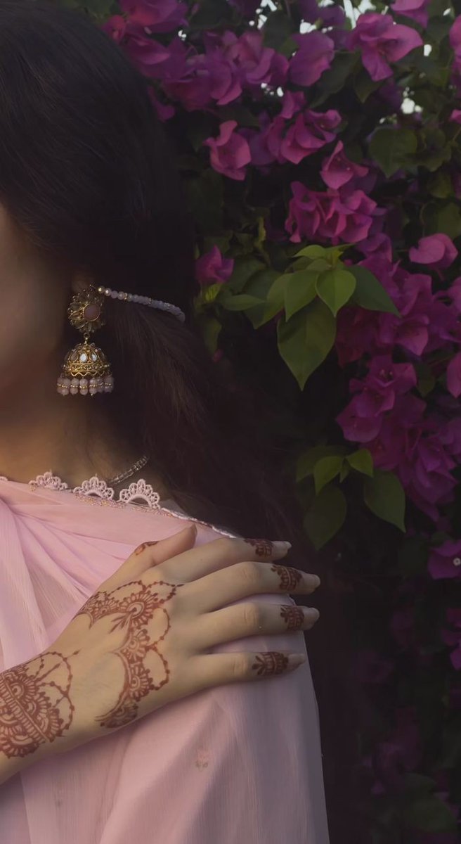 Afshaadil_'s tweet photo. Jhumka, mehndi ,open hair and pink kurti🤌💞🌸
Sawaaaaarrrrrrrr luuuuuuuuu............ https://t.co/5yNs2jCj91