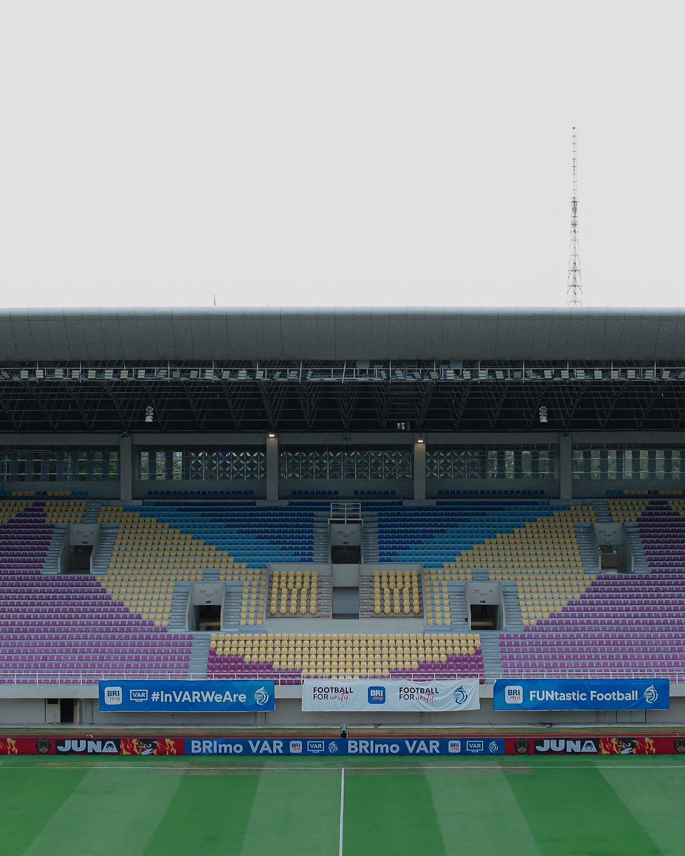 persisofficial's tweet image. 🏟️✨ Selamat datang di Manahan, jantung dari semangat Laskar Sambernyawa. Di sinilah sejarah ditulis, momen-momen tak terlupakan diciptakan, dan suporter setia bersatu dalam cinta untuk klub kebanggaan. 

#PERSISPSS | #LaskarSambernyawa