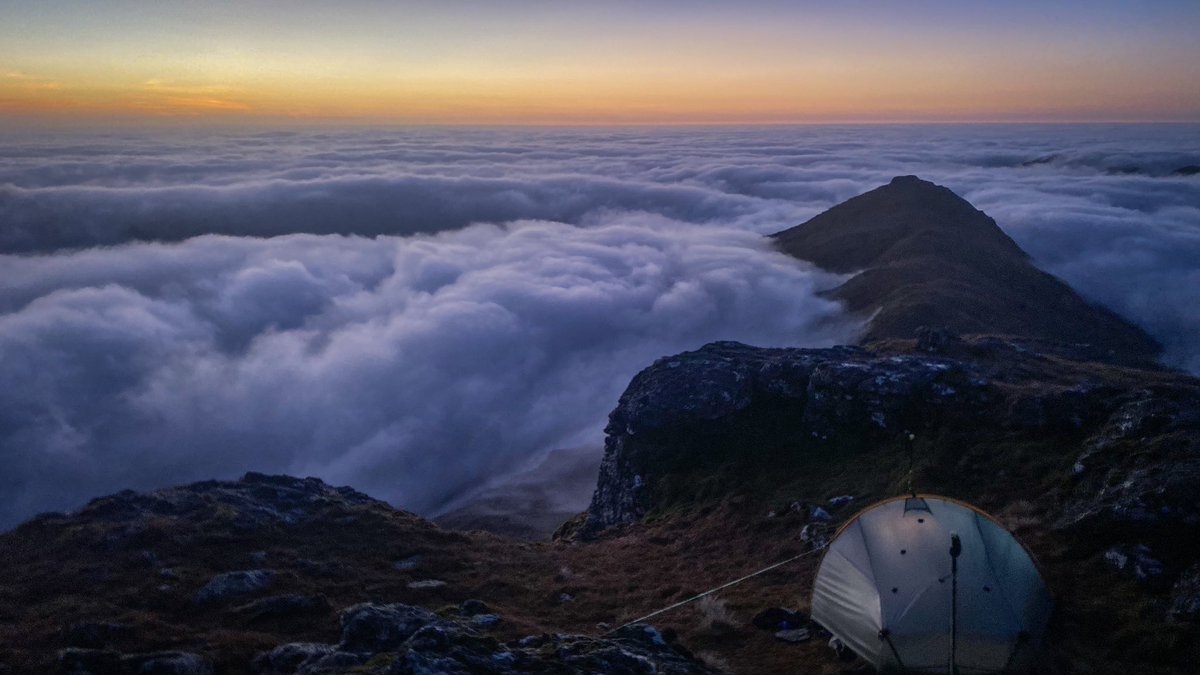 steamingboots's tweet photo. What a great morning to be on the mountain #wildcamp https://t.co/7v8cBIji2x
