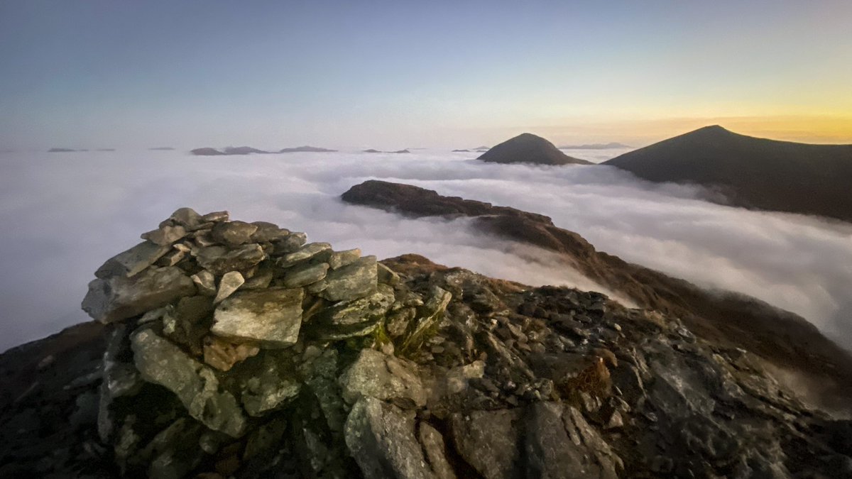 steamingboots's tweet photo. What a great morning to be on the mountain #wildcamp https://t.co/7v8cBIji2x