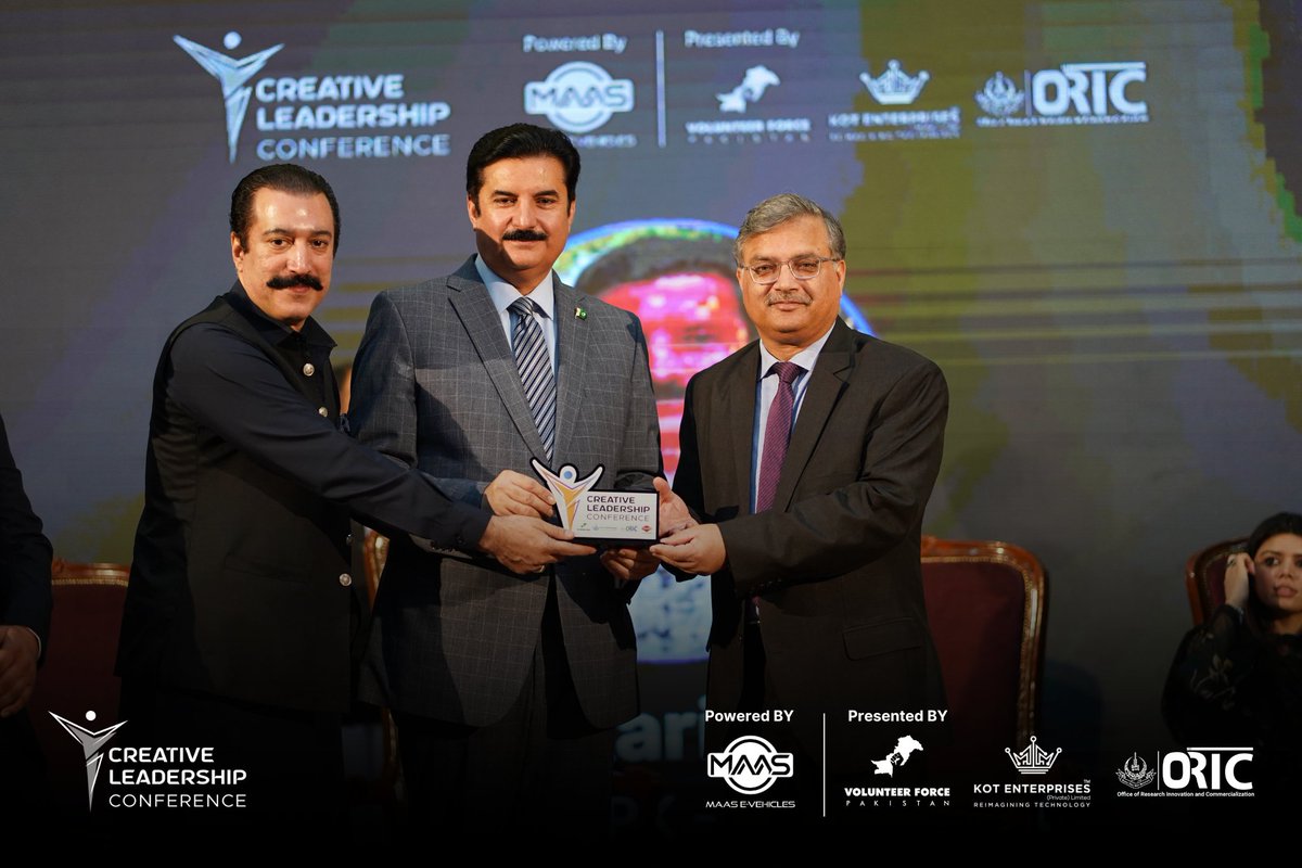 Honored to have the esteemed Vice Chancellor of AIOU, Dr. Nasir Mehmood joined us at the <a href="/CLCglobally/">Creative Leadership Conference</a> 2024! Your presence inspired us all and reinforced the spirit of excellence in our community.🌟
#CLC24 #AIOU #DrNasirMehmood #ViceChancellor