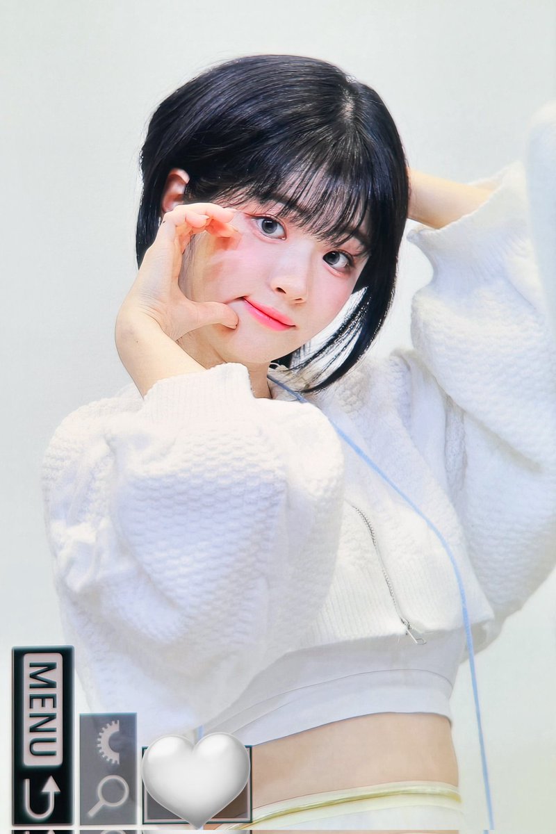 SNOWHITQ's tweet photo. 241103
#QWER #쵸단 #CHODAN #Q https://t.co/cFn9v9INrM