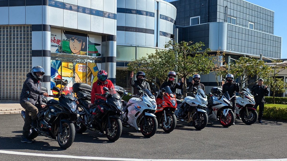 polder100's tweet photo. SUZUKIの同型車乗りのグループメンバーで…
《サーキットの狼ミュージアム》へ
なつい車達に気持ちは既に小学生🎒w
#SUZUKI
#GSX650F
#サーキットの狼
#カウンタック
#LP400S
#ランチャストラトス
#ランボルギーニミウラ https://t.co/gRTC43yEyI