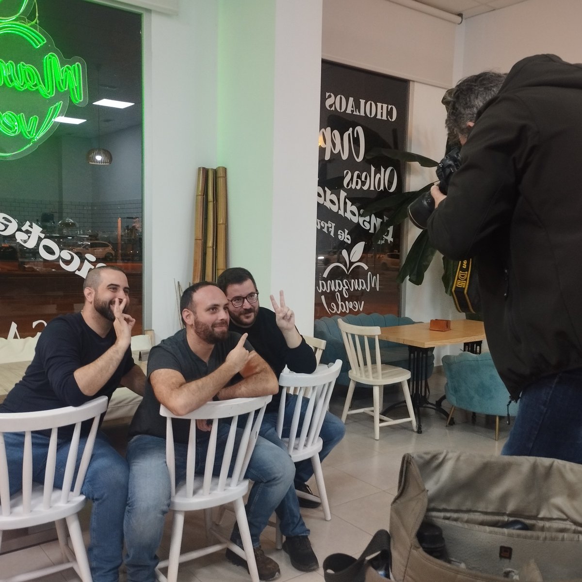 Así fue la sesión de fotos para <a href="/laverdad_es/">laverdad_es</a> con <a href="/VVicens/">VICENTE VICENS</a> 

Hoy entrevista en <a href="/laverdad_es/">laverdad_es</a> 🗞️

<a href="/AdAbsurdum/">Ad Absurdum</a> #Historia 
<a href="/elcondensadordf/">El condensador de fluzo</a> <a href="/la2/">Lars Aronsson</a>