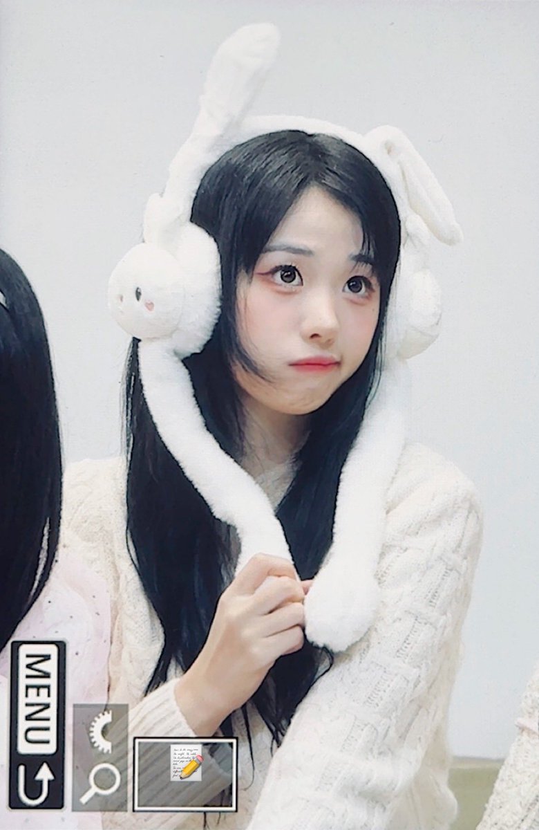 토끼 같기도 함🐰
#QWER #HINA #히나 https://t.co/FYimlbHXKA