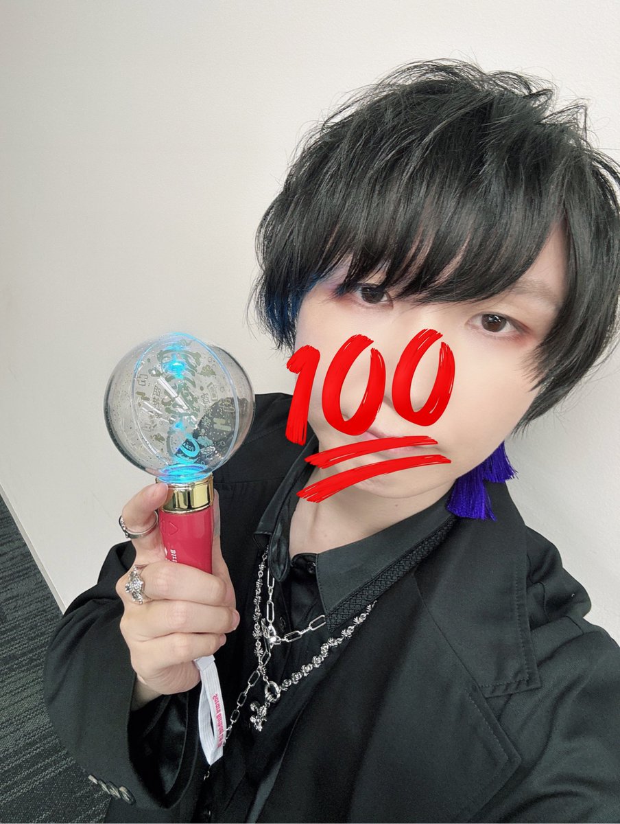 SORARU Birthday 2024 VOCALOID Cover Live -空祭り-
無事2DAYS終了しました！！！来てくれた、祝ってくれたみんなありがとう！
初の試みで不安もありましたが曲の良さとみんなのエネルギーのおかげで2日とも良いライブになったと思います！！！
また一年がんばるぞーーーーー
