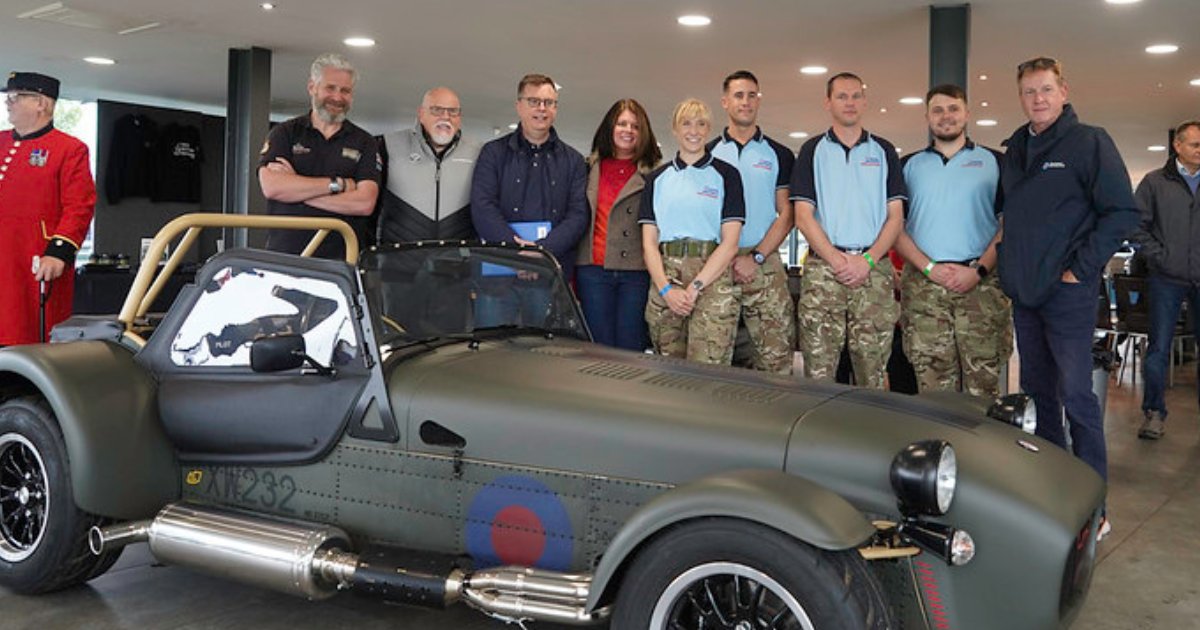 RAFBF's tweet image. The Caterham car made from Puma HC2 helicopter parts has sold at auction!

It was built in a joint project between the Fund, @RoyalAirForce, @CaterhamCars, and @Missionmotorspt as a tribute to the lives saved by this unsung hero ❤️💙

Read more ➡️
rafbf.org/news-and-stori…
