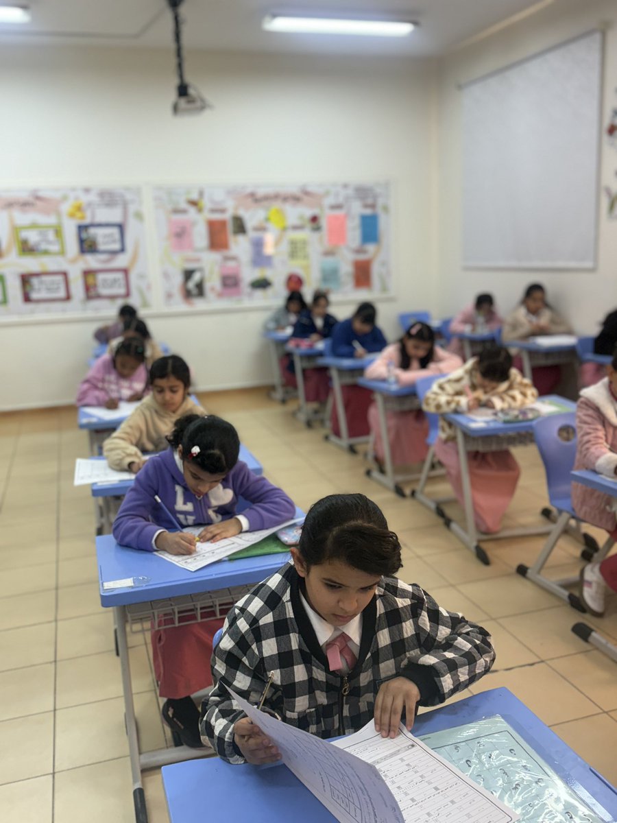 NorthborderSA's tweet photo. أكثر من ١٠٠ ألف طالب وطالبة 
ينتظمون في اختبارات نهاية الفصل الدراسي الأول لعام 1446هـ بتعليم #الحدود_الشمالية https://t.co/VrrPiQ2WEg