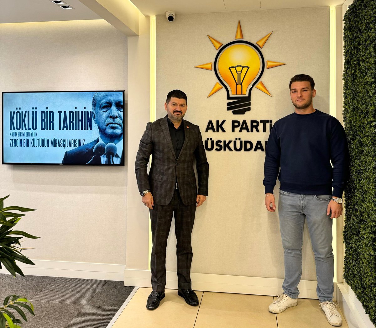 Üsküdar için her zaman nöbetteyiz.

Nöbetçilerimiz 👇

Yönetim Kurulu Üyemiz <a href="/keremgulsunn/">Kerem Gülsün</a> 
Meclis Üyemiz <a href="/saadeddinkaraca/">saadeddin karaca</a> 

Kendilerini ziyaret edebilir veya ☎️0216 495 94 00 numaradan ulaşabilirsiniz.

Nöbet Saatimiz ⏰ 10:00-17:00