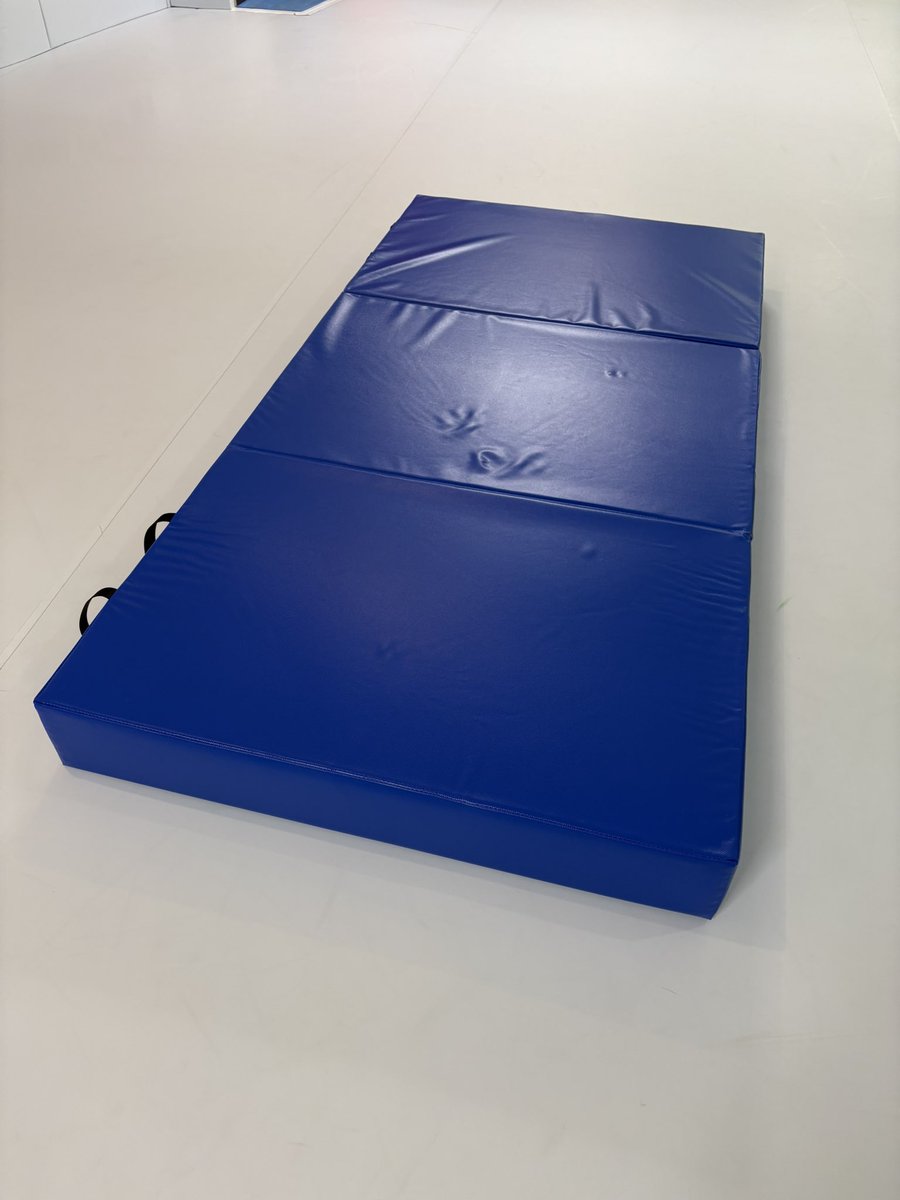 KKickboxingA's tweet photo. We’ve introduced a mat for practicing back handsprings!
With this, you can now practice back handsprings and throwing drills safely!
#Backflip #Gymnastics
#HigashiKanagawa #Kickboxing #NishiKanagawa #higashihakuraku #Hakuraku
#InstructorWanted #MuayThai #Oguchi #Tomiyacho https://t.co/JgCP72BD2Z