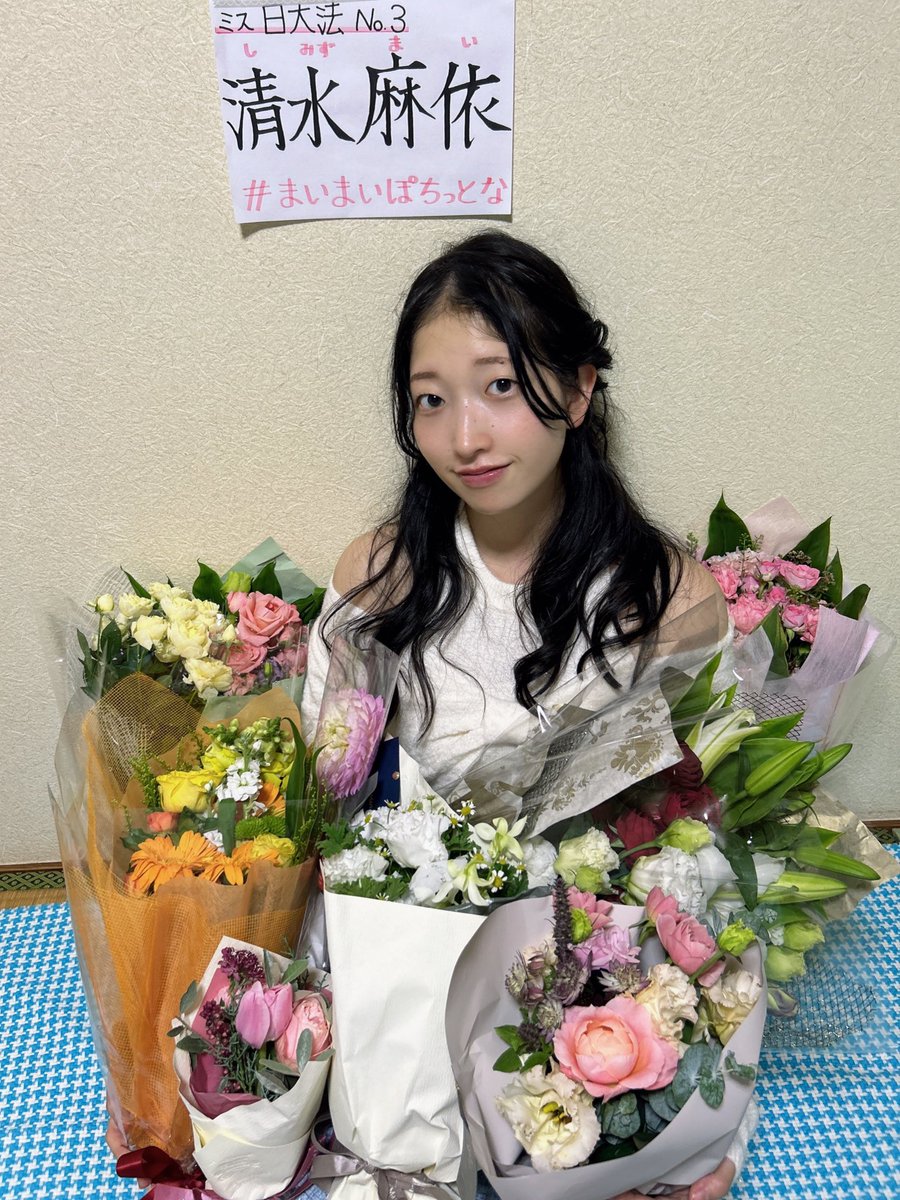 皆さんこんばんは🌙
沢山の嬉しいコメント、ありがとうございます🥹💕

少しずつお返事してまいりますので、お待ちくださいませ😌

21時より #ミクチャ にてお礼配信をさせていただきます❣️
お待ちしております♡
