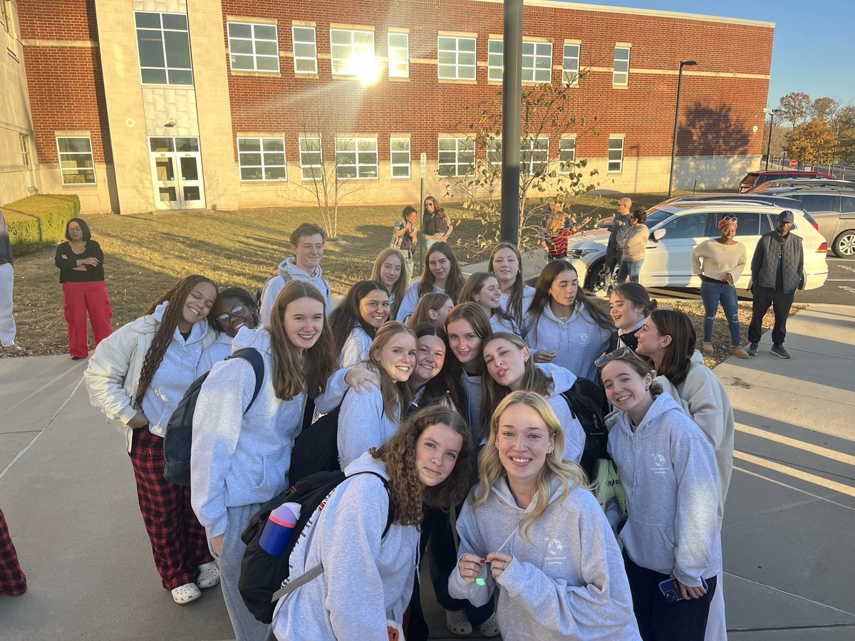 SJL 6th Form tweet media