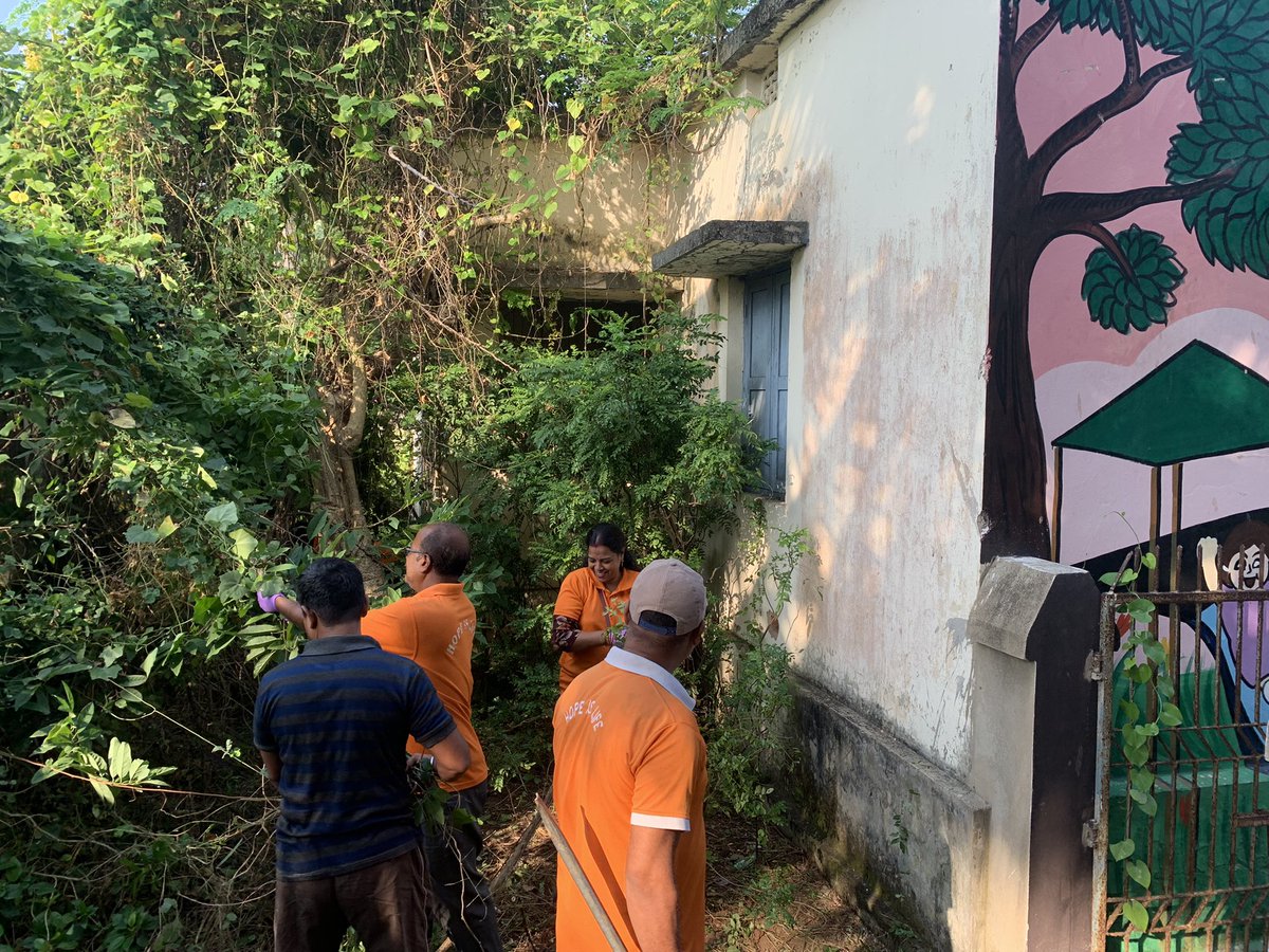 Cleaning work at Chandan Hajuri Hospital, Puri by Hope Is Life