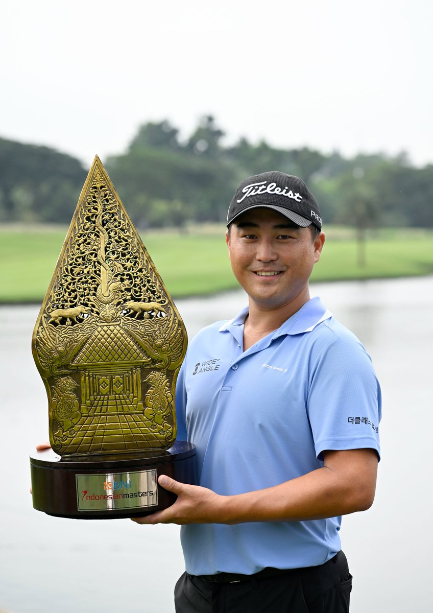asiantourgolf's tweet photo. Win no. 3 โ
Richard T. Lee led from start to end at the BNI Indonesian Masters to win by four shots, ending a seven-year victory drought on the Asian Tour. ๐๐ป
Congratulations ๐
#BNIIM2024 #IndoMasters #InternationalSeries #ThisISEverything #TimeToRise https://t.co/DLQMBONEcr
