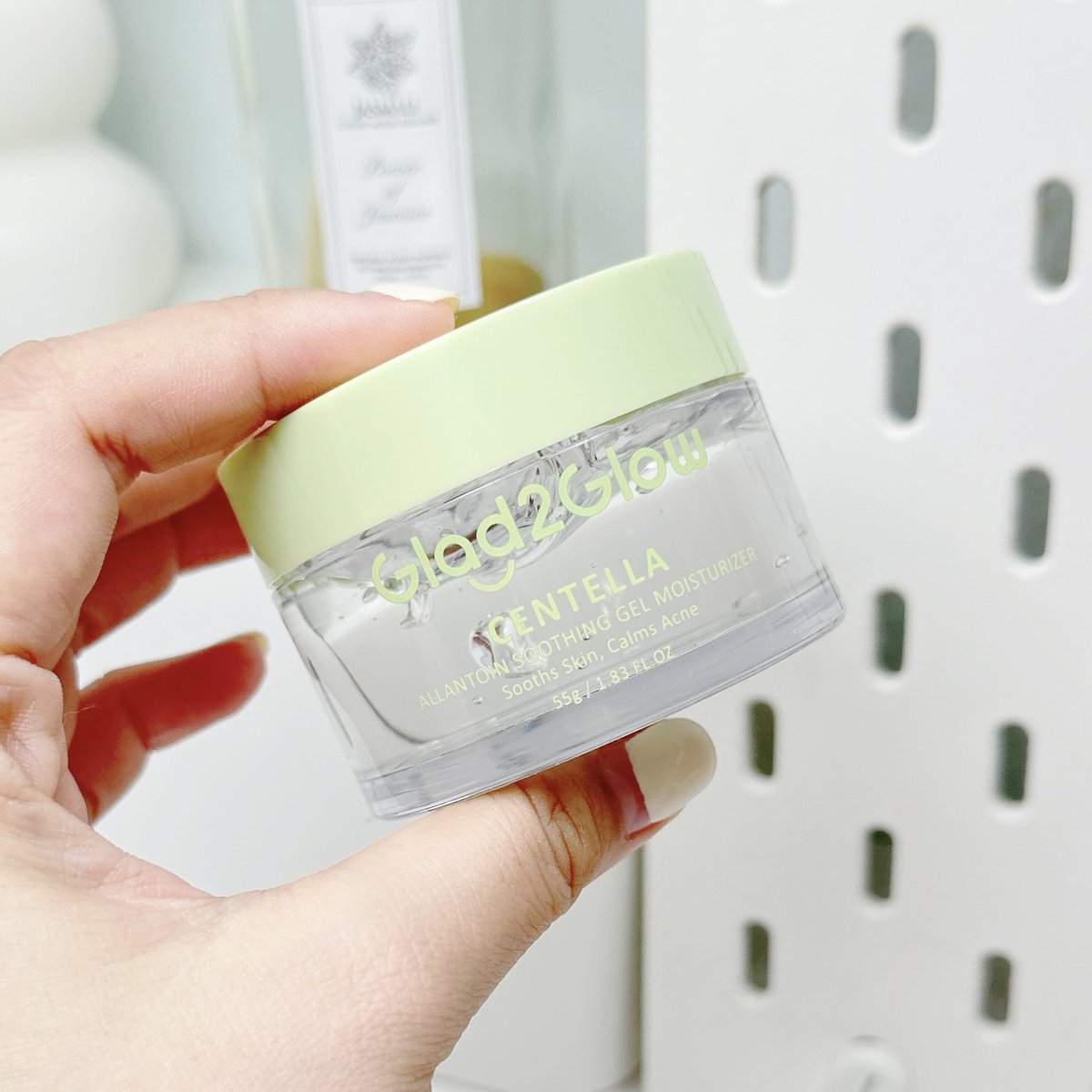 ชอบตัวนี้อ่าา สกินแคร์ราคาไม่เกิน 500฿ Glad2Glow Centella เป็นเนื้อเจล บางเบา ไม่เหนียว เวลาทาแล้วจะรู้สึกเย็นๆ เฟรชมากกก เค้าช่วยควบคุมความมัน เติมน้ำให้ผิว และปลอบประโลมผิว ทาได้ทั้งเช้า-เย็น ส่วนใหญ่ตอนเย็นจะโบกมากกว่า 5555 มันสบายหน้ามากก #ของดีบอกต่อ #ใช้จริงรีวิวจริง https://t.co/fGJ9ihrhMx
