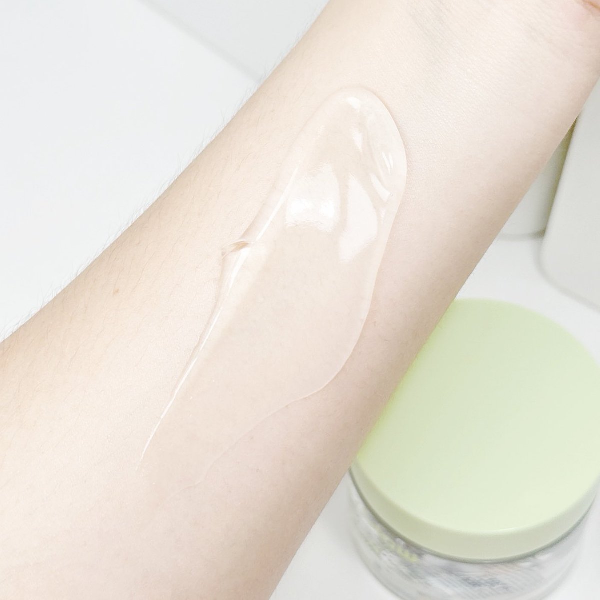 ชอบตัวนี้อ่าา สกินแคร์ราคาไม่เกิน 500฿ Glad2Glow Centella เป็นเนื้อเจล บางเบา ไม่เหนียว เวลาทาแล้วจะรู้สึกเย็นๆ เฟรชมากกก เค้าช่วยควบคุมความมัน เติมน้ำให้ผิว และปลอบประโลมผิว ทาได้ทั้งเช้า-เย็น ส่วนใหญ่ตอนเย็นจะโบกมากกว่า 5555 มันสบายหน้ามากก #ของดีบอกต่อ #ใช้จริงรีวิวจริง https://t.co/fGJ9ihrhMx