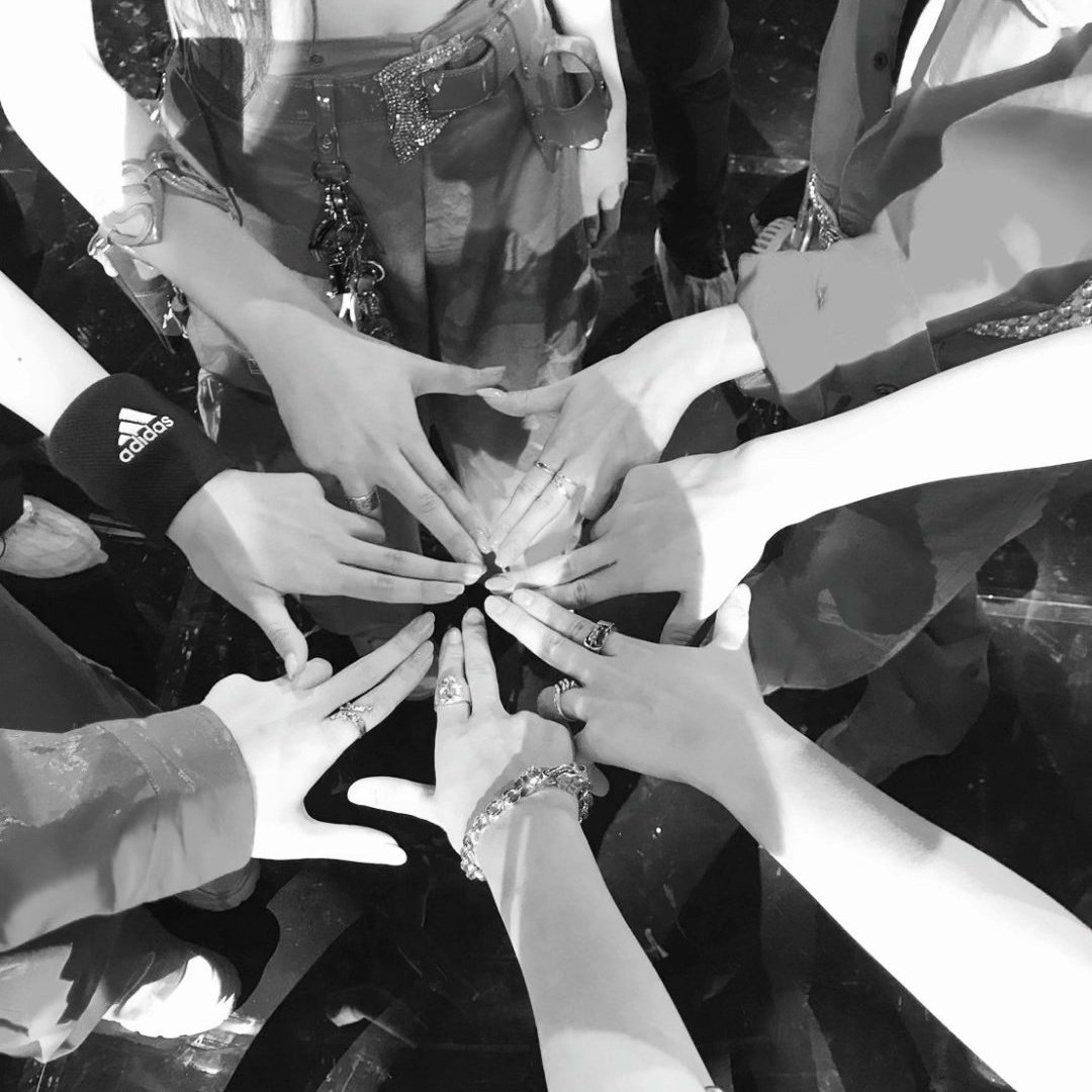 forbabymonster's tweet photo. 🔄 1 RT = 1 VOTE 

I vote #babymonster for Fans' Choice - Female Award #2024MAMAVOTE https://t.co/2XEw8msGYK