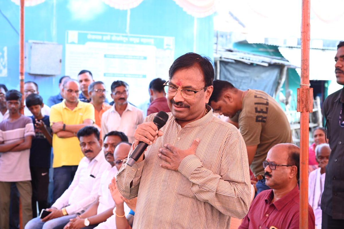 SMungantiwar's tweet photo. 📍भटाळी | ⏰ 1.30 PM | 2 नोव्हेंबर 2024 | 

बल्लारपूर विधानसभा क्षेत्रातील भटाळी येथे  पदाधिकाऱ्यांशी संवाद साधला. यावेळी सर्व लाडक्या बहिणींची उपस्थिती व उत्साह लक्षणीय होता.
@BJP4India @BJP4Maharashtra #VidhansabhaElections2024 #Bhatali #chandrapur #SMUpdate #महायुती #VoteForDevlopment