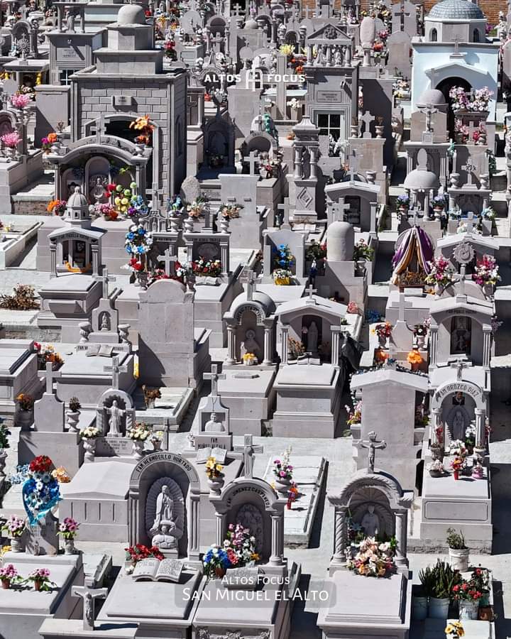 altosfocus's tweet photo. Este es el hermoso Cementerio de cantera rosa de San Miguel el Alto, la Joya Arquitectónica de los Altos de Jalisco
@altosfocus La Comunidad de los Alteños
#SanMiguelElAlto #AltosdeJalisco #PuebleandoporlosAltos #AltosFocus #DiaDeMuertos https://t.co/t5CevkZqqW