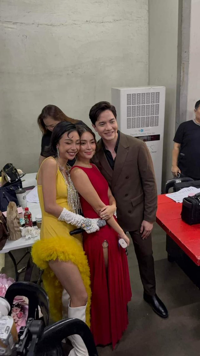 ChandriaRichard's tweet photo. FB POST #misstatements
Hello Joy & Ethan with Maymay
#kathden
ASAP WITH JOY AND ETHAN
ASAP WELCOME JOY
#KathDenOnASAP
#HelloLoveAgain
#KathrynOnASAP https://t.co/5B9GKysjrJ
