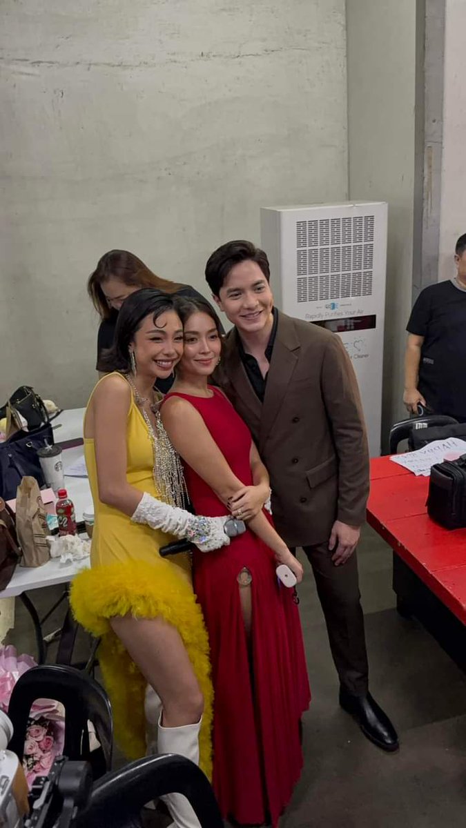 ChandriaRichard's tweet photo. FB POST #misstatements
Hello Joy & Ethan with Maymay
#kathden
ASAP WITH JOY AND ETHAN
ASAP WELCOME JOY
#KathDenOnASAP
#HelloLoveAgain
#KathrynOnASAP https://t.co/5B9GKysjrJ
