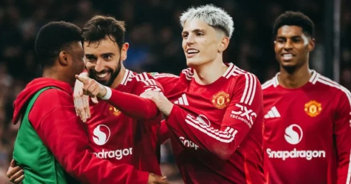 RubinTheRed's tweet image. 🔴👊 Alright, Reds, it’s match day &amp;amp; we’re all ready to be hurt again, but this time feels different😅 Backing Ruud to grab 3 big points against Chelsea &amp;amp; keep believing we’re finally turning that corner! 💪🔥 Amorim’s coming soon, &amp;amp; hope’s alive! ⚽️🙌 #RedDevils #CHEMUN #RUUD