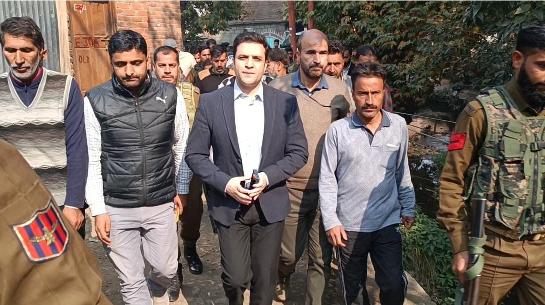 DC Kulgam, accompanied by other officers visited the fire affected families at village Daderkoot, and provided immediate relief under Red Cross and SDRF; along with other rehabilitation measures for the affected.

<a href="/AtharAamirKhan/">Athar Aamir Khan</a> 
<a href="/DcKulgam/">Deputy Commissioner Kulgam.</a>
<a href="/diprjk/">Information & PR, J&K</a> <a href="/DioKulgam/">Information and PR Kulgam</a>