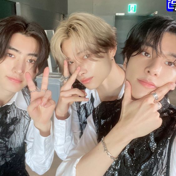AN__HYPEN's tweet photo. ㅤ 
[ #AN_INFO ]

ANHYPEN's #JAYDEN #SUTAN and #ENGGAR will be on Voice of Tomorrow tonight, ready to spill all about their stories. It’s going to be an epic session, so tune in!
  ㅤ https://t.co/Cqg33pCTLW