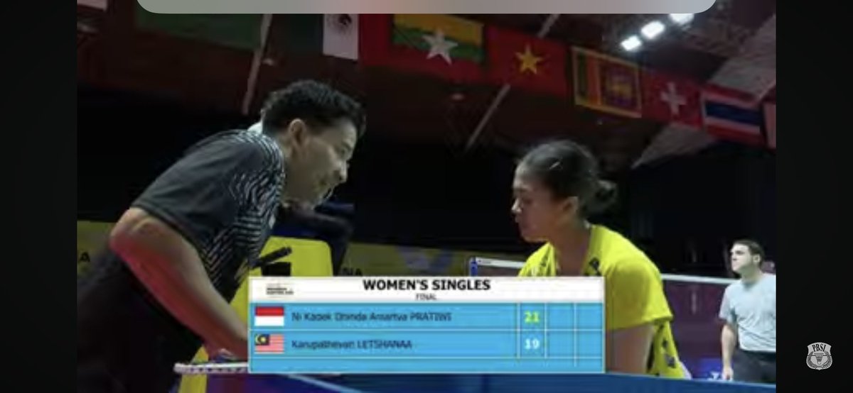 Coach "Gak ada yang gak mungkin, jangan nyerah sama keadaan."
Keren coachnya kasih motivasi dulu baru arahan.
Saat ini Dhinda unggul set pertama gesss🔥