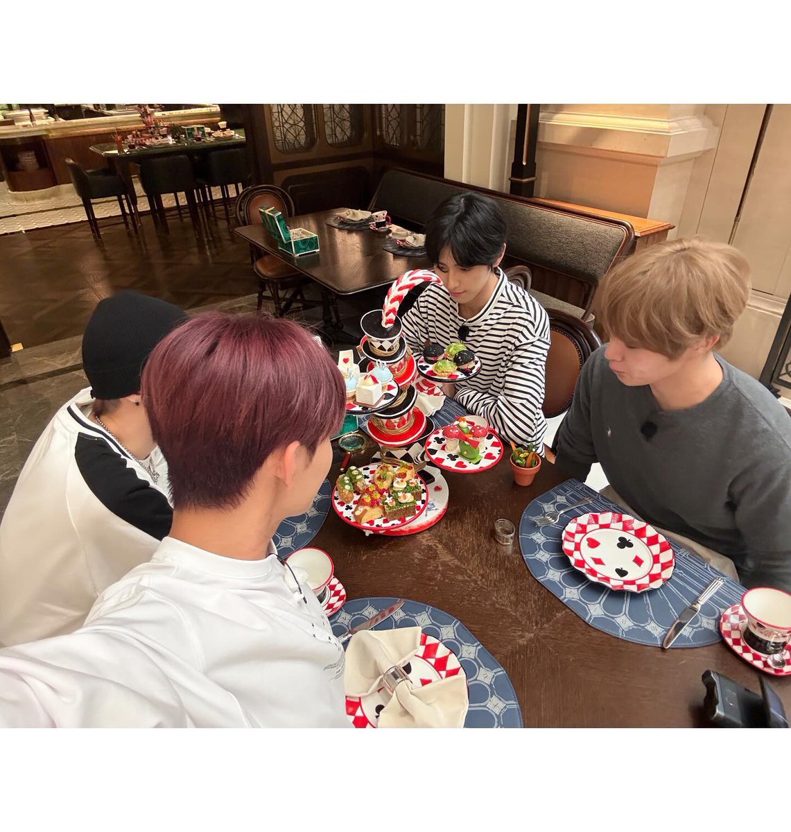 febszz6's tweet photo. 241103 hashtagtravelog 인스타 #승훈
#해시태그트래블로그 #CIX #senadosquare
#BX #승훈 #용희 #현석 #우정여행 #마카오 #마카오호캉스 #hashtagtravelog https://t.co/rt5hPviIyx