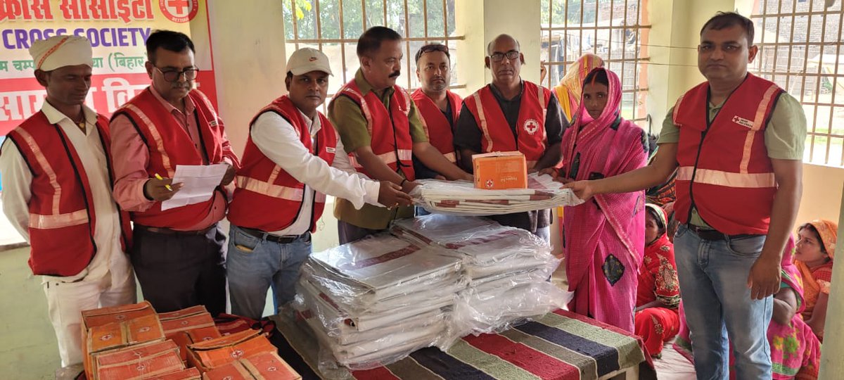 RedcrossBihar's tweet photo. बेतिया। आज योगापट्टी अंचल क्षेत्र के चौमुखा पंचायत में बाढ़ पीड़ितों व अग्नि पीड़ितों में राहत सामग्री का वितरण किया गया।
@rajendraarlekar @PMOIndia @rashtrapatibhvn https://t.co/QyTIbBHUA0