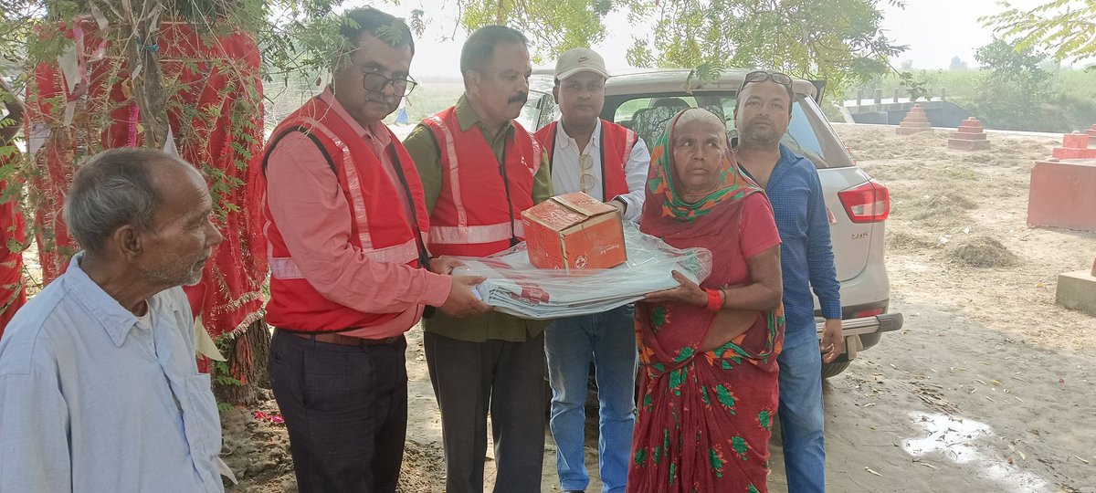 RedcrossBihar's tweet photo. बेतिया। आज योगापट्टी अंचल क्षेत्र के चौमुखा पंचायत में बाढ़ पीड़ितों व अग्नि पीड़ितों में राहत सामग्री का वितरण किया गया।
@rajendraarlekar @PMOIndia @rashtrapatibhvn https://t.co/QyTIbBHUA0