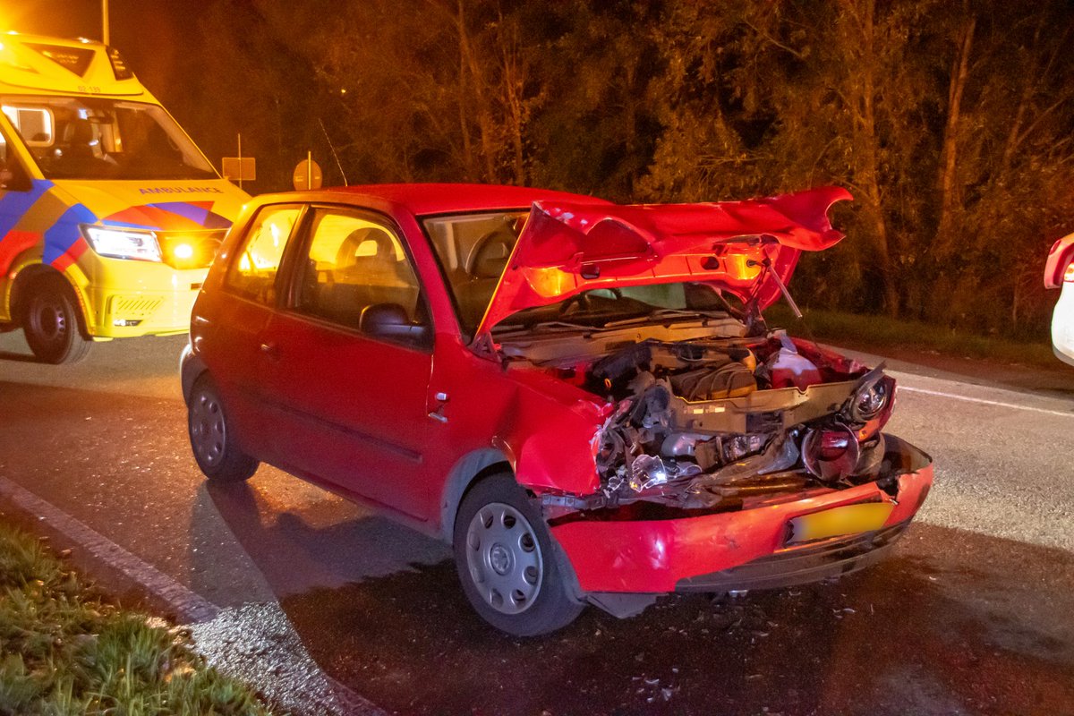 Flinke schade en twee gewonden bij kop-staart botsing