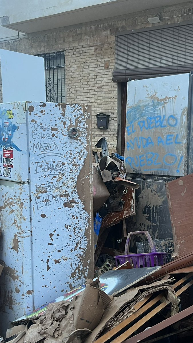 chuecoboria's tweet image. #ForaMazon #SolsElPobleSalvaAlPoble