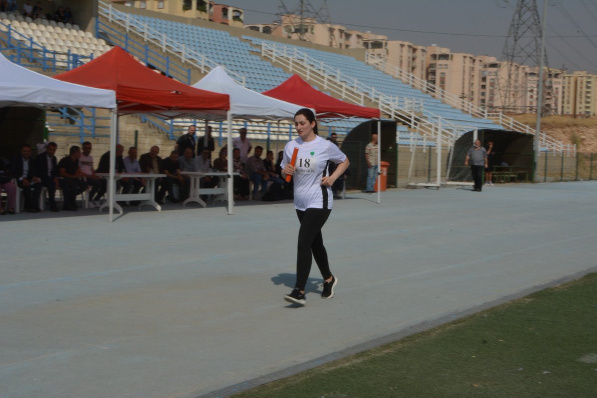 SEEDKurdistan's tweet photo. To mark #WorldMentalHealthDay, @SEEDKurdistan joined @IMC_Worldwide for a relay race at the @DuhokUniversity aiming to champion #MentalHealth in the workplace!
Let's race toward a future where everyone can thrive!
#MentalHealthMatters #SEEDFoundation https://t.co/9uxEmXuqAD