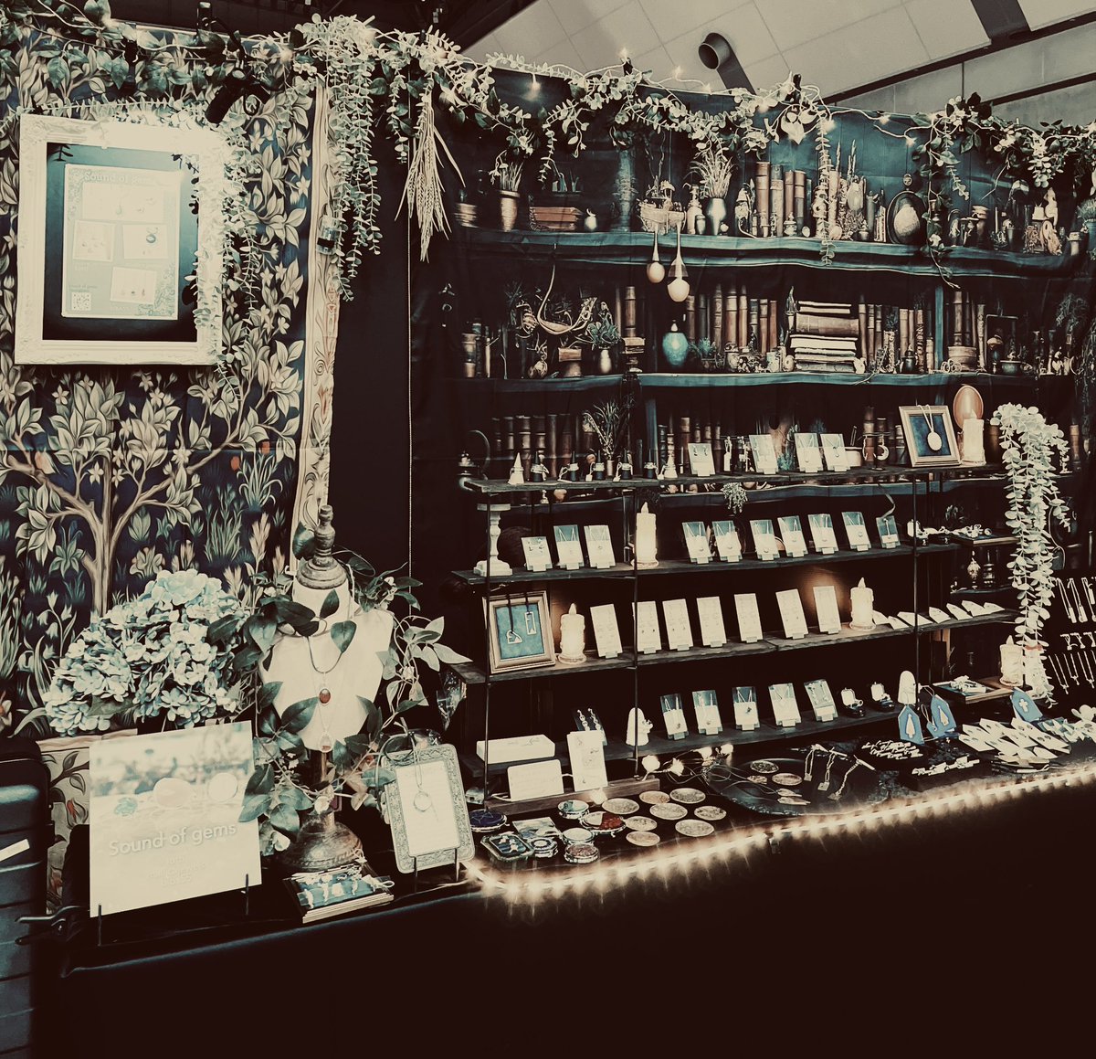 Lottiroom's tweet photo. デザフェス60に出展します。

sound of gems として、3人での合同出展になります

@mallicajewels 
@Lottiroom (Lotti)
@biba_chan (biba55)

✾ sound of gems 
✾11月16(土)、17(日)
⁡✾西館4階  L-232,L-233

#デザフェス60リポスト
@designfesta https://t.co/sdqL2G4Ezw