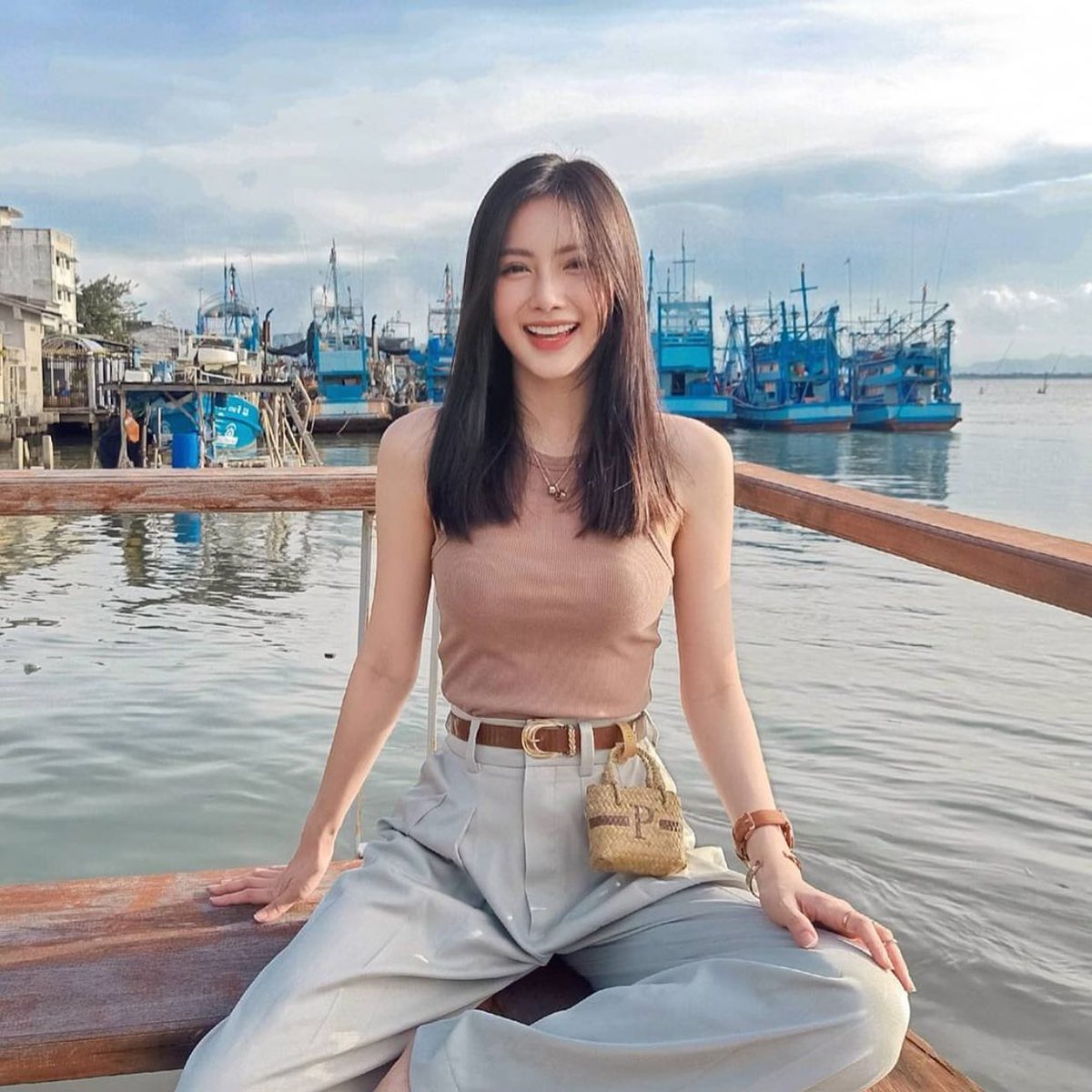 MuDuyen123's tweet photo. Nghe nói anh đang tìm cô gái tốt Anh dốt lắm, nhìn vào đây đi https://t.co/mQMZXVa4Tw