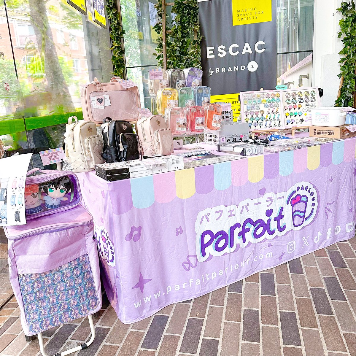 Parfait_Parlour's tweet photo. Whoops didn’t get the chance to take a pic of my setup to post and stuff is already sold out 🤣💜🩵 thank you @4QNQ_info for having me and to everyone who’s popped by so far! I’m here til close!! 🔥🥰 https://t.co/D6WrdrednQ