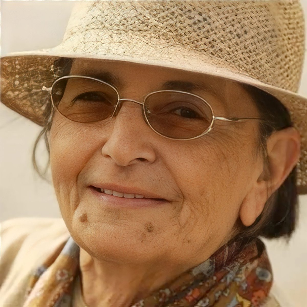 #GültenAkın (23 Ocak 1933 - 4 Kasım 2015)🖤

"Hemen bütün dizelerimin temelinde birtakım olgular, gerçekler vardır benim.
(...)
Şiirim  hayattan, dünyadan, düşten, masaldan, yaşadığım ve okuduğum her şeyden etkileniyor."
    📚Gülten Akın / Şiiri Düzde Kuşatmak / YKY / 1995