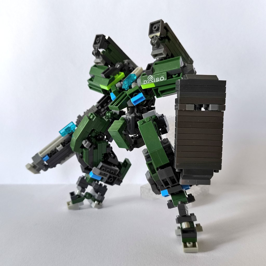 FIWWA's tweet photo. ダイソー #プチブロック でロボットを作りました
これまで使ってなかった色シリーズで、イリエワニと瑞獣麒麟の深緑を選んでみました

いかがでしょう https://t.co/aiXuXxBgj6