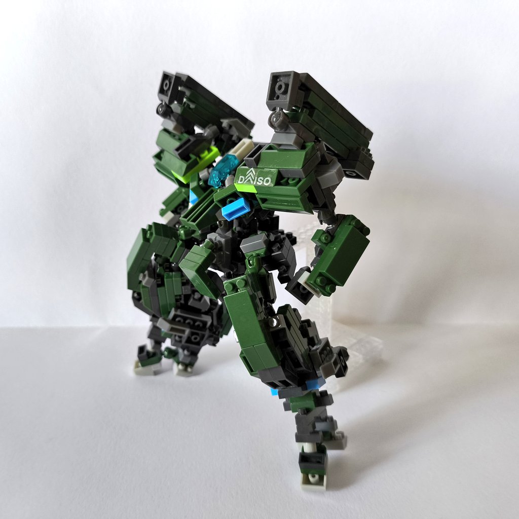 FIWWA's tweet photo. ダイソー #プチブロック でロボットを作りました
これまで使ってなかった色シリーズで、イリエワニと瑞獣麒麟の深緑を選んでみました

いかがでしょう https://t.co/aiXuXxBgj6