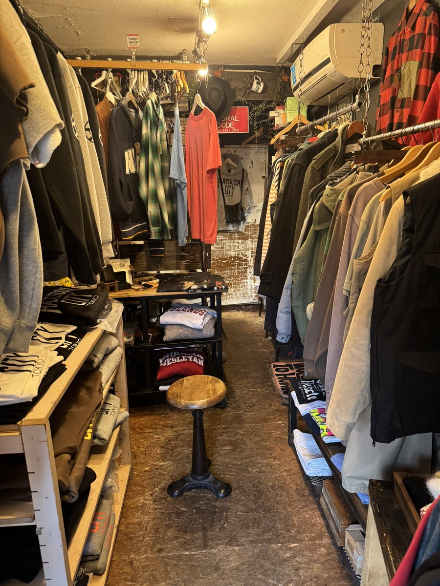 thaitakashi's tweet photo. ヴィンテージ古着👕デニム👖 トレーナースニーカー小物🍂秋冬入荷してますHatagaya City, Sasazuka City, Hatsudai City 幡ヶ谷にお越しの際は、是非お立ち寄り下さい。
#幡ヶ谷
#秋冬物入荷
#小物雑貨販売
#セレクトショップ
#古着ファッション
#ヴィンテージ古着
#amoralcode
#selectshop https://t.co/TD2ZORF8kR