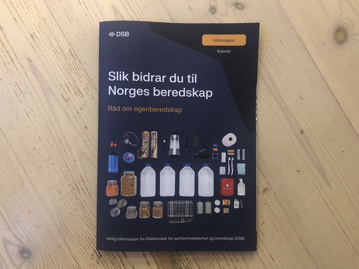 oysteinos's tweet photo. Slik forbereder du deg på klimaendringene som vi har vært klar over og bidratt til i over 30 år, og som vi fremdeles ikke har tenkt å prøve å avverge. Hilsen regjeringen @jonasgahrstore https://t.co/xu4BSSWuCS