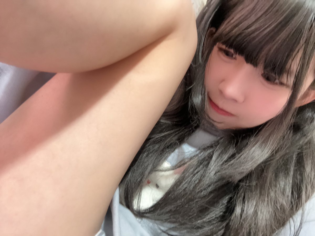 剛剛被稱讚大腿很香
但是 我 聞不到啊…（努力彎下去聞
有人有辦法聞到自己的大腿嗎🤔 https://t.co/07qwkkhv5J