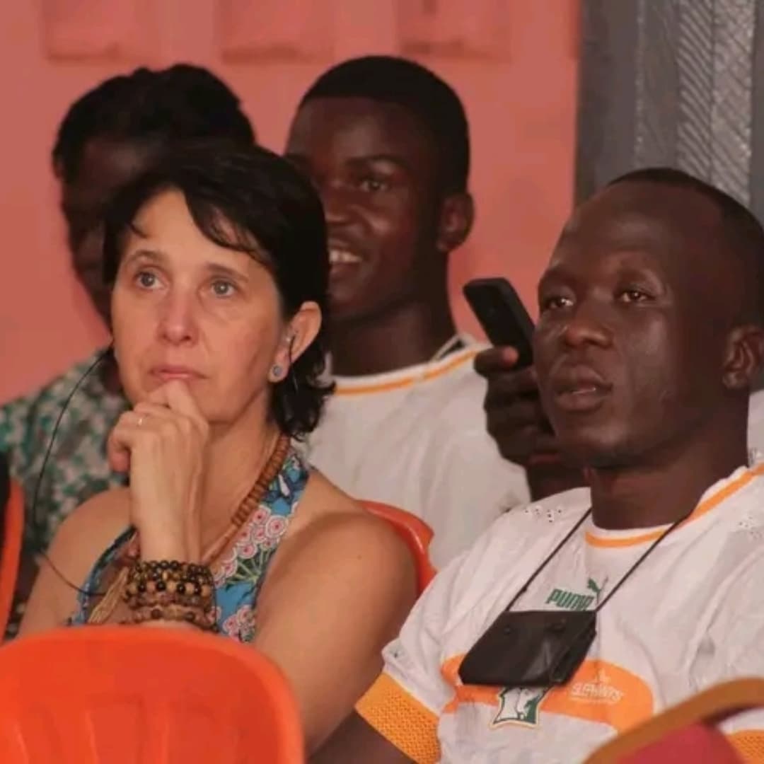 dramanef572's tweet photo. Caravane nationale du festival international Parole de conteur (côte d'ivoire) à Ouelle...
#Ouelle
#A+Vision 
#AmoinKoffi 
#FIPC10 https://t.co/jTp31aGjIq