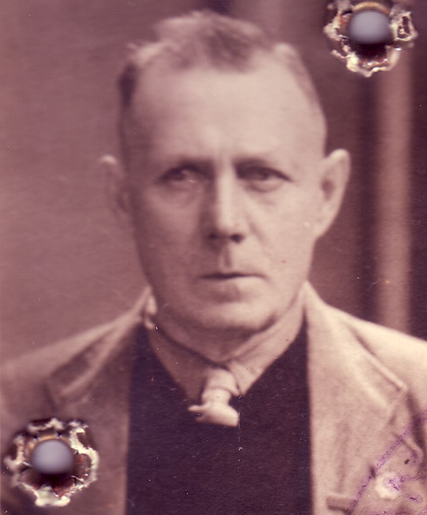 Emile Kouwer. Leuven. Draaier. Gehuwd. Verzetsgroep Belgische Nationale Beweging. Sluikpers. Hulp aan onderduikers. Arrestatie op 27 jan '44 in Leuven. Opsluiting in Fort Breendonk. Deportatie naar concentratiekamp Buchenwald. Bevrijd op 11 april '45.
#heldenvanhetverzet