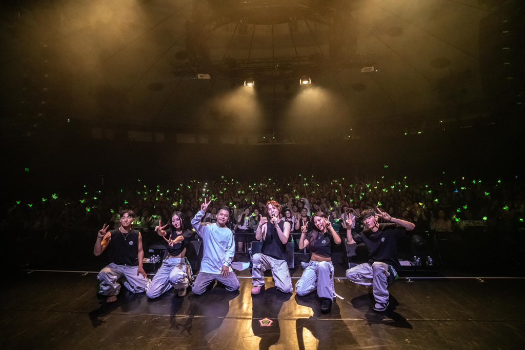 Guess who got YUGYEOM all hyped up?! Sydney, you’re the best! A big thank you for making YUGYEOM Day so special.✨Your all-out vibe and energy turned it into a total party! Thank you for giving YUGYEOM a great time 💚

To YUGYEOM, everyone is cheering their hearts out because