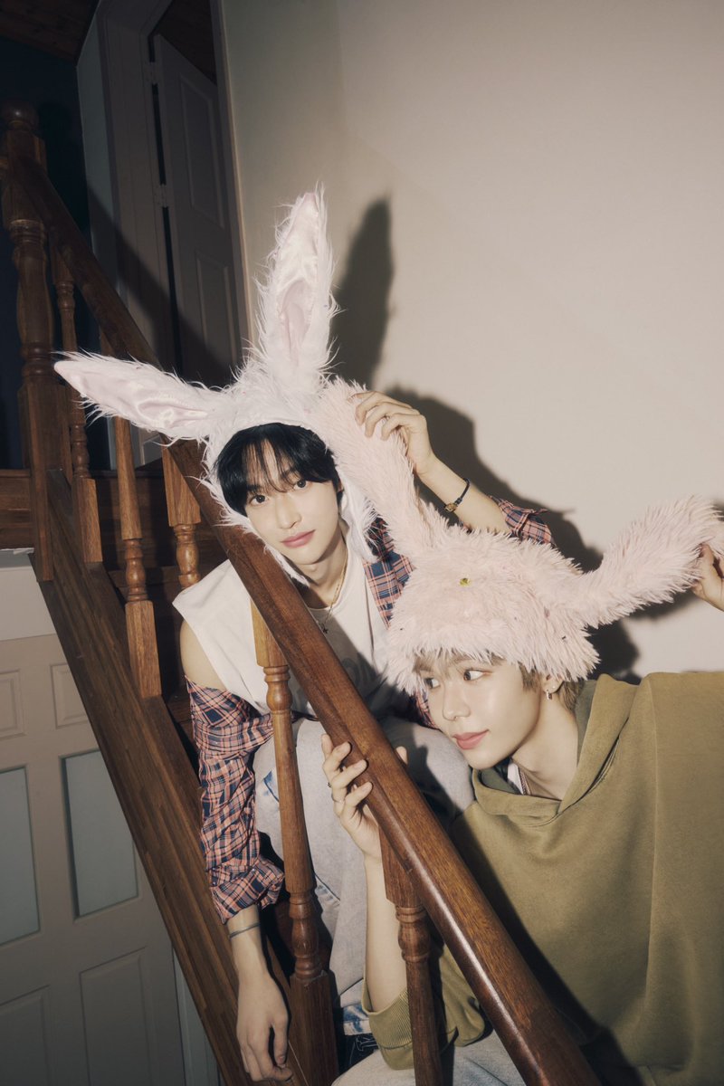 etudeplay's tweet photo. 책임져.. 내 심장..💖
당장 내 폰 배경화면으로 안-착 시키고픈
토끼 원빈🐰 and 토끼 쇼타로🐰
이런 연말파티라면 일년 내내 𝐘𝐄𝐒 입니다🙏🏻
╭────── · · ୨୧ · · ──────╮

𝐄𝐓𝐔𝐃𝐄 X 𝙍𝙄𝙄𝙕𝙀 💌𝑫𝒆𝒂𝒓 𝑴𝒚 𝑩𝒆𝒔𝒕𝒊𝒆 

📮원빈’s PICK 
#픽싱틴트 #베스티핑크

📮쇼타로’s PICK 
#룩앳마이아이즈듀오 #하트어택 & #베스티러브

╰────── · · ୨୧ · · ──────╯